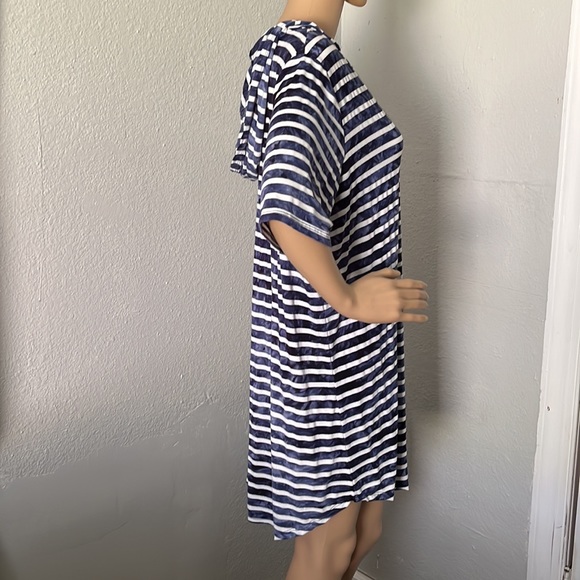 Saint Tropez V-Neck Top - Picture 5 of 14